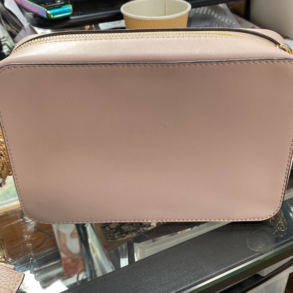 Michael Kors pink shoulder bag with matching wallet. Excellent condition! - Picture 10 of 11